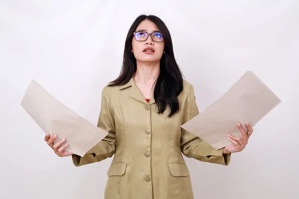 mengurangi penggunaan kertas dan hemat biaya
